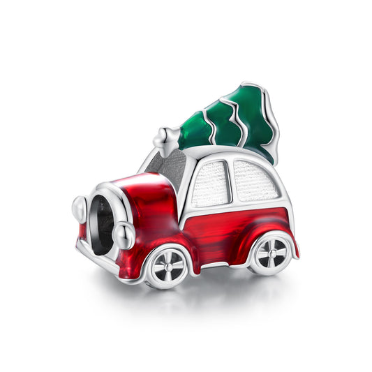 Charme de perles de voiture rouge de Noël avec arbre de Noël vert