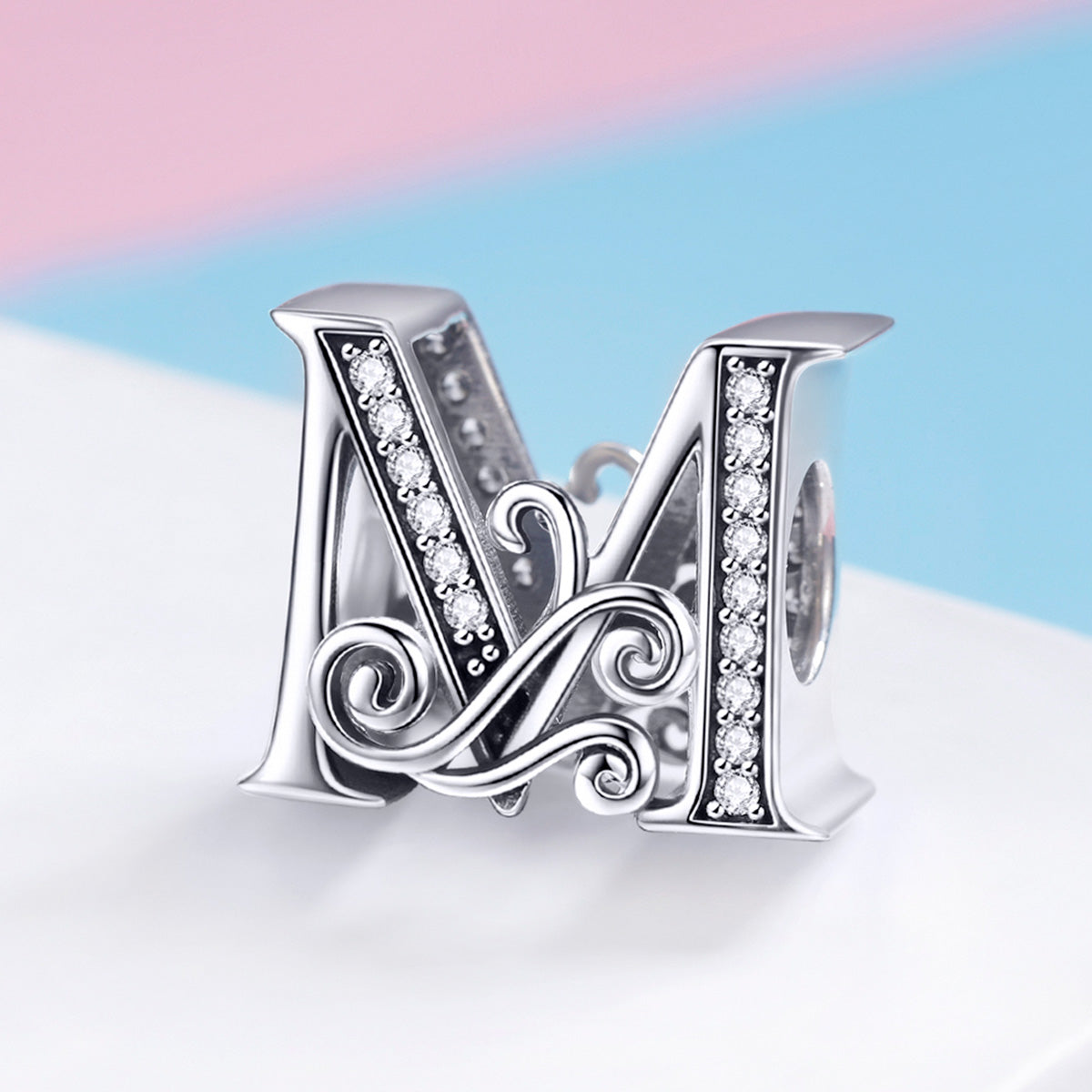 Charm Lettre M Creuse en Argent Sterling