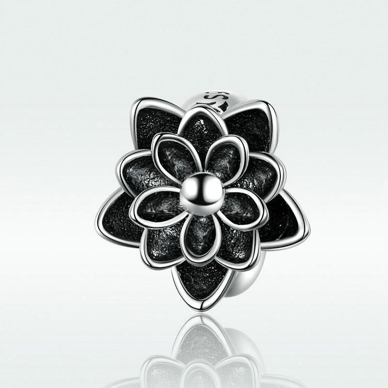 Charm in argento sterling fiore di loto nero