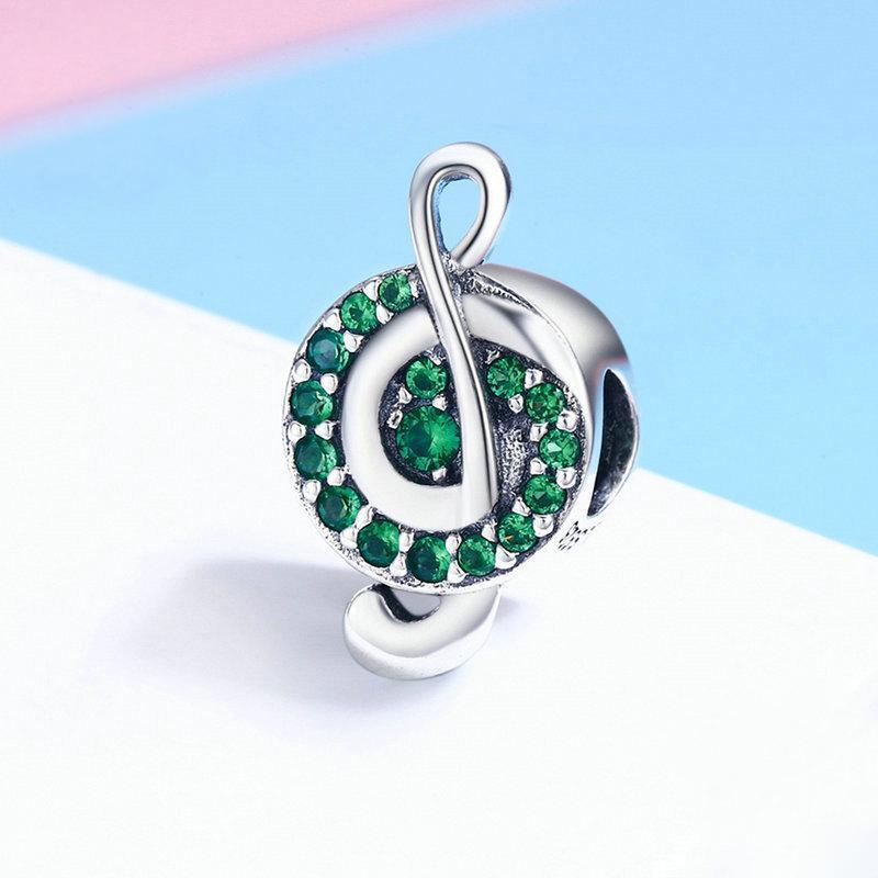 Perla di fascino con nota musicale dinamica verde in argento sterling